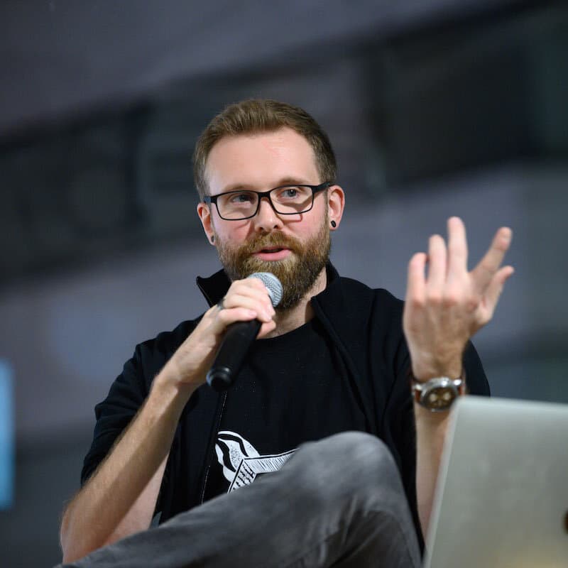 Max Frenzel presenting SampleVAE on stage